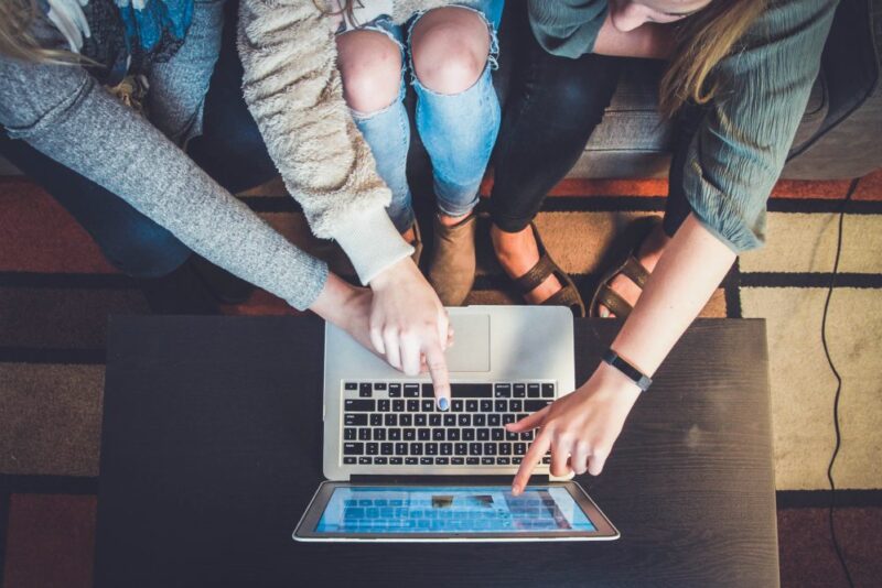 Students sharing laptop